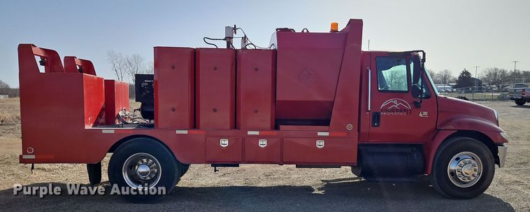 image for item EI8881 2002 International 4300 fuel / lube truck