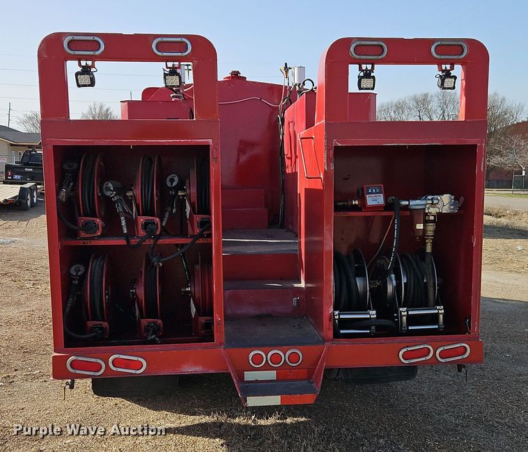 image for item EI8881 2002 International 4300 fuel / lube truck