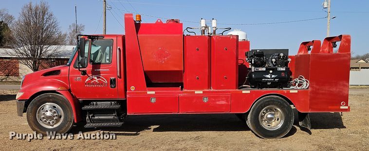 image for item EI8881 2002 International 4300 fuel / lube truck