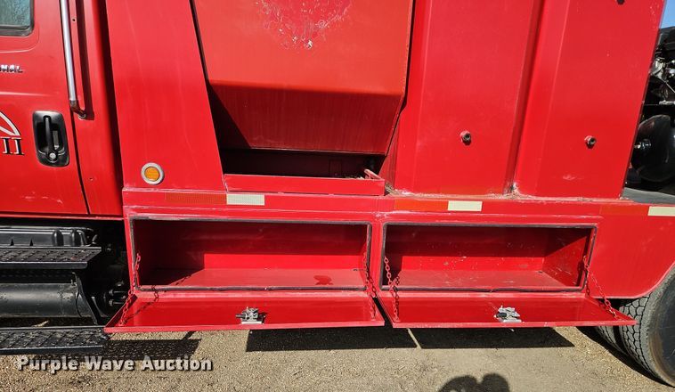 image for item EI8881 2002 International 4300 fuel / lube truck