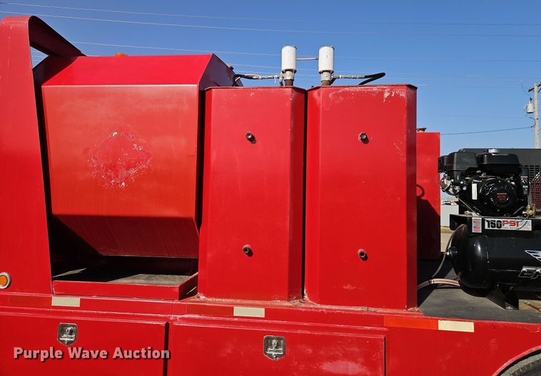 image for item EI8881 2002 International 4300 fuel / lube truck