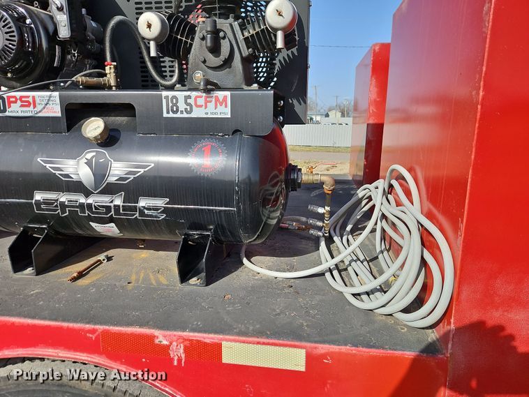 image for item EI8881 2002 International 4300 fuel / lube truck