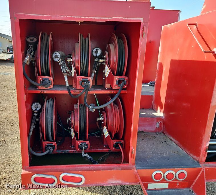 image for item EI8881 2002 International 4300 fuel / lube truck