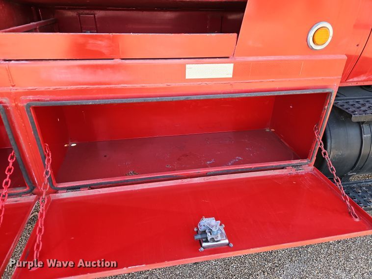 image for item EI8881 2002 International 4300 fuel / lube truck