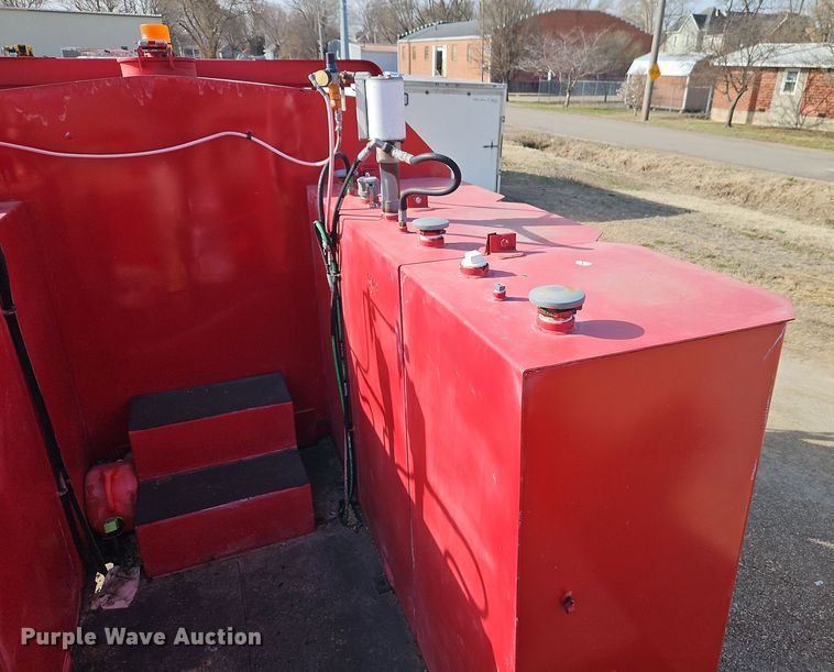 image for item EI8881 2002 International 4300 fuel / lube truck