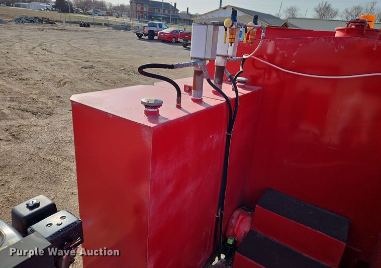 image for item EI8881 2002 International 4300 fuel / lube truck