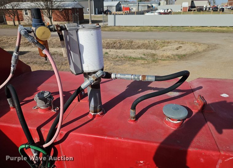 image for item EI8881 2002 International 4300 fuel / lube truck