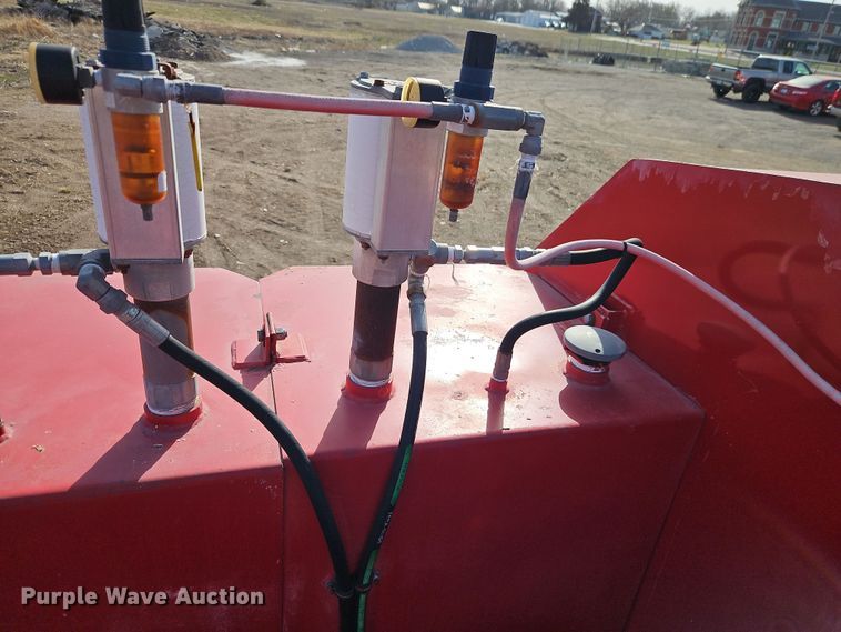 image for item EI8881 2002 International 4300 fuel / lube truck