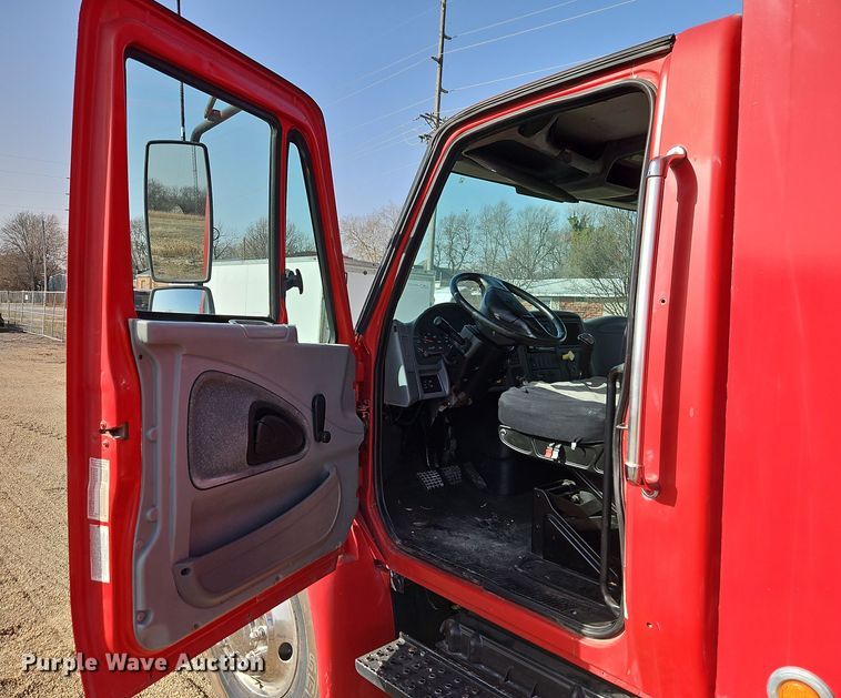 image for item EI8881 2002 International 4300 fuel / lube truck