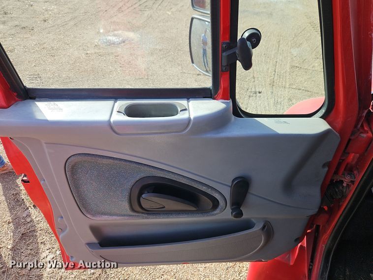 image for item EI8881 2002 International 4300 fuel / lube truck