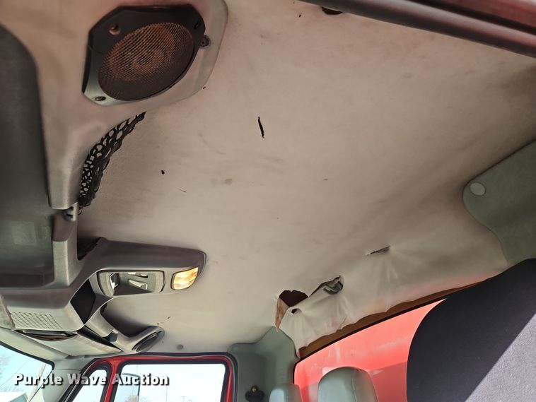 image for item EI8881 2002 International 4300 fuel / lube truck