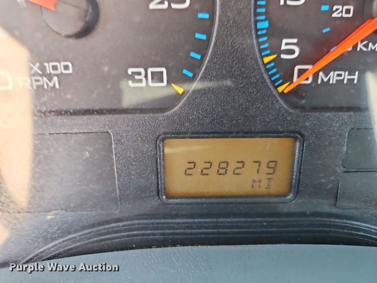 image for item EI8881 2002 International 4300 fuel / lube truck