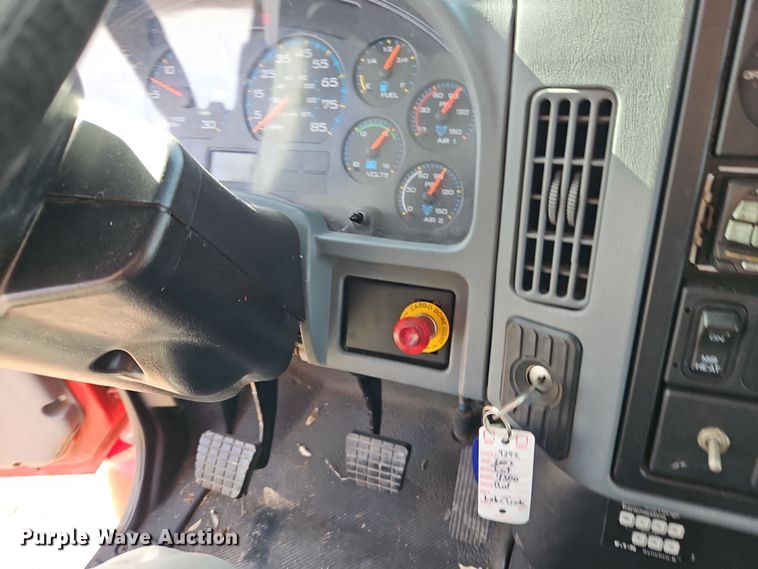 image for item EI8881 2002 International 4300 fuel / lube truck