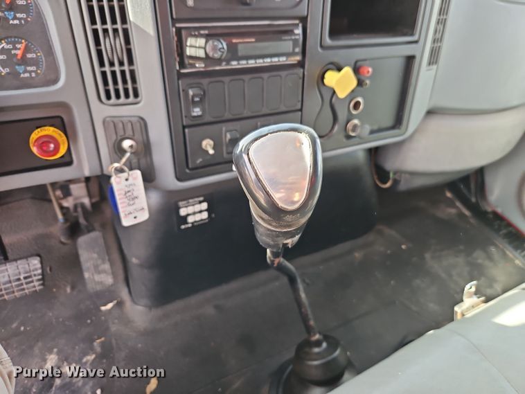 image for item EI8881 2002 International 4300 fuel / lube truck