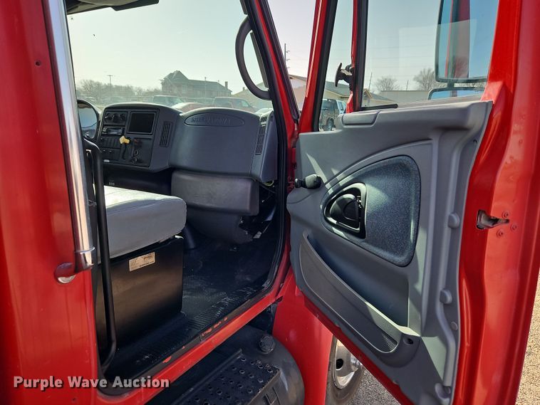 image for item EI8881 2002 International 4300 fuel / lube truck