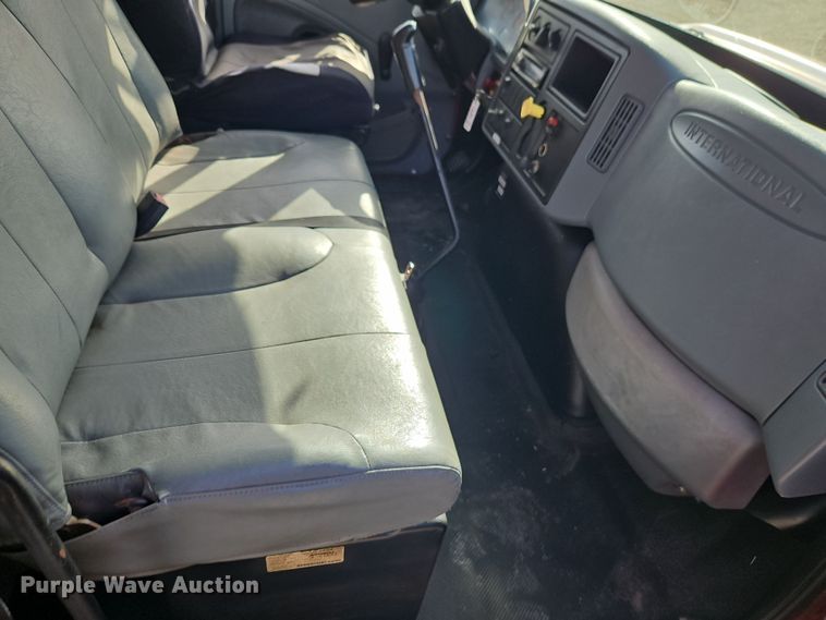 image for item EI8881 2002 International 4300 fuel / lube truck