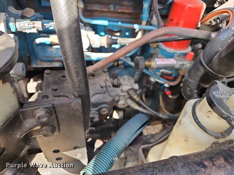 image for item EI8881 2002 International 4300 fuel / lube truck