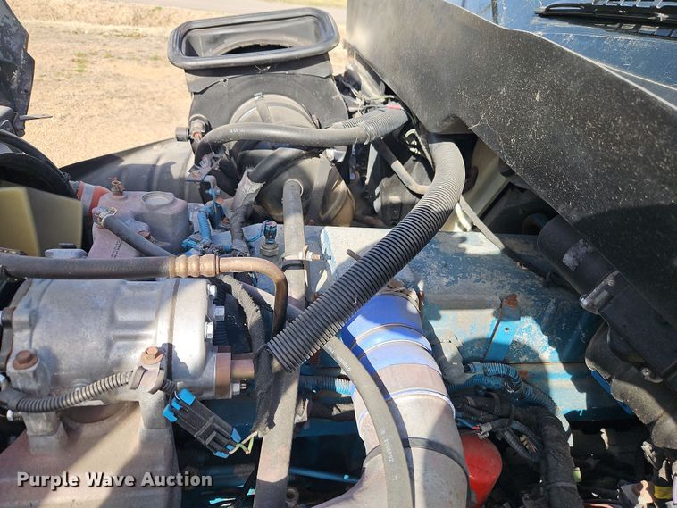 image for item EI8881 2002 International 4300 fuel / lube truck