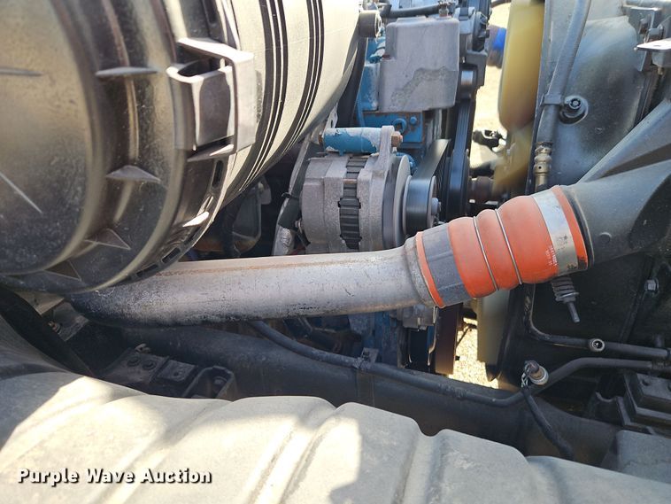 image for item EI8881 2002 International 4300 fuel / lube truck