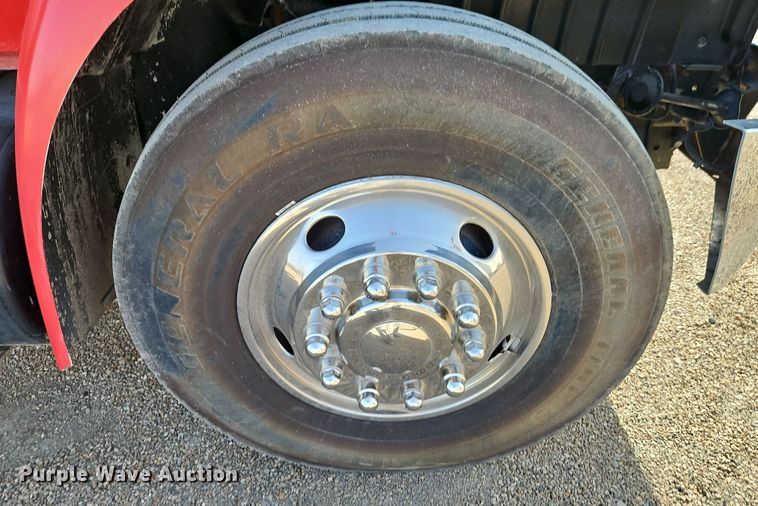 image for item EI8881 2002 International 4300 fuel / lube truck