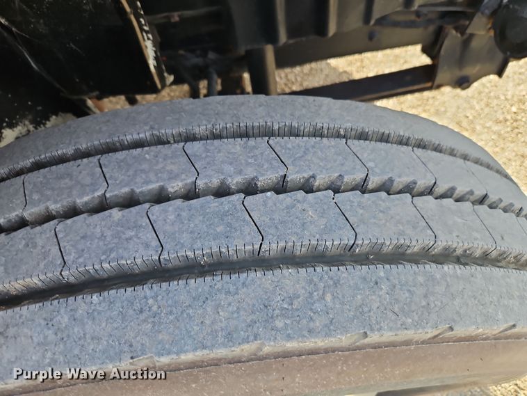 image for item EI8881 2002 International 4300 fuel / lube truck