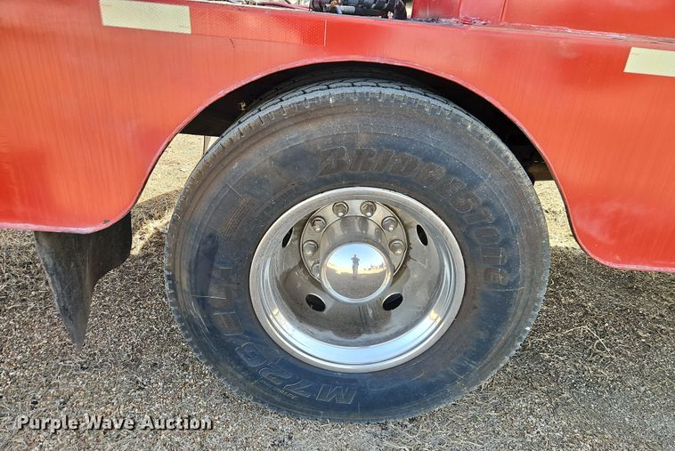 image for item EI8881 2002 International 4300 fuel / lube truck