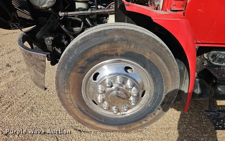 image for item EI8881 2002 International 4300 fuel / lube truck