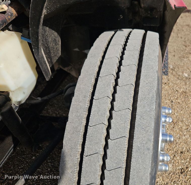 image for item EI8881 2002 International 4300 fuel / lube truck