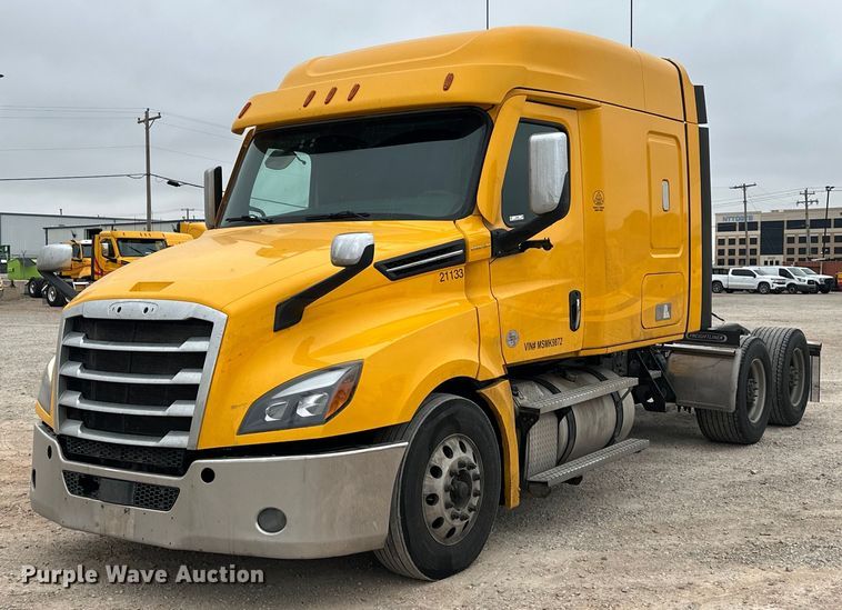 image for item EJ8480 2021 Freightliner Cascadia 126 semi truck