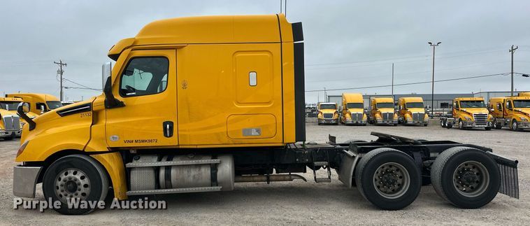 image for item EJ8480 2021 Freightliner Cascadia 126 semi truck