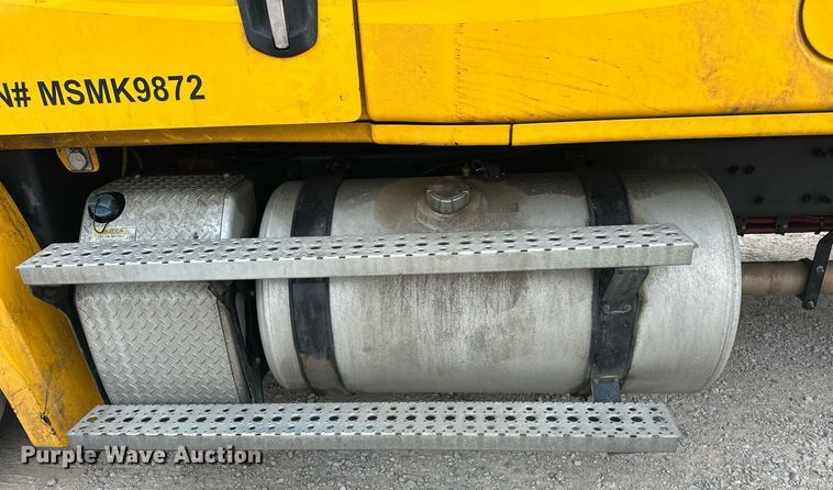 image for item EJ8480 2021 Freightliner Cascadia 126 semi truck