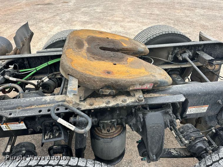 image for item EJ8480 2021 Freightliner Cascadia 126 semi truck