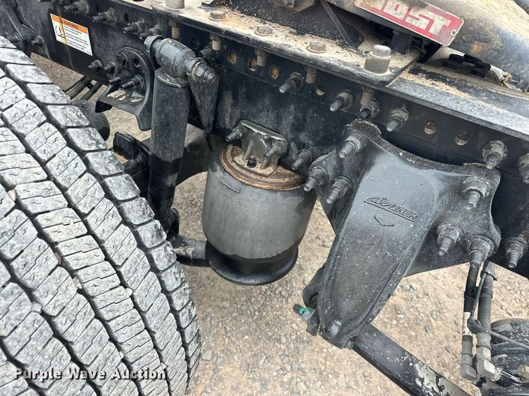 image for item EJ8480 2021 Freightliner Cascadia 126 semi truck