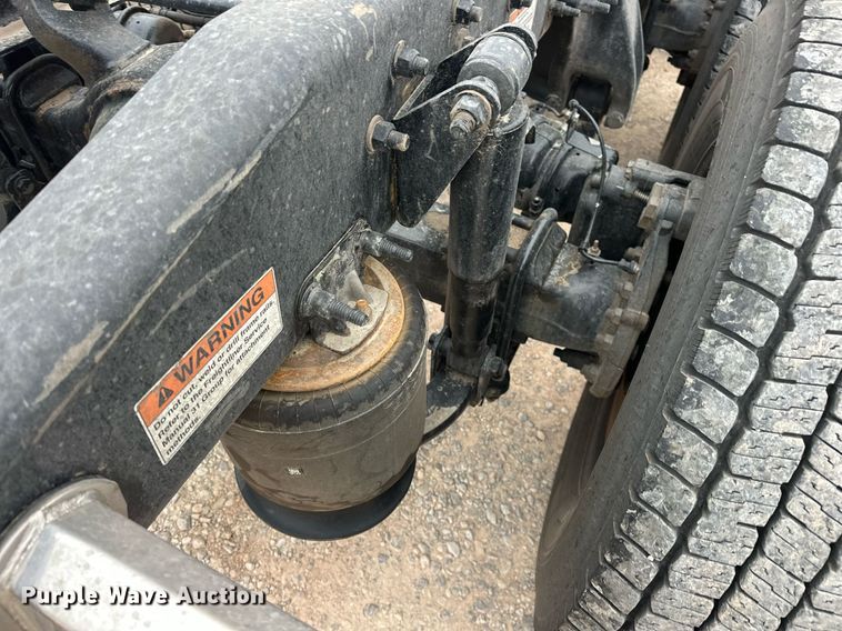 image for item EJ8480 2021 Freightliner Cascadia 126 semi truck