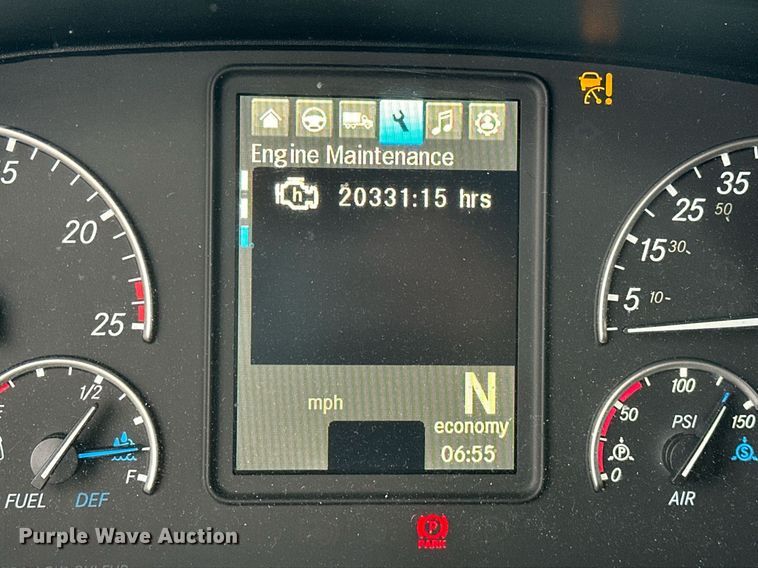 image for item EJ8480 2021 Freightliner Cascadia 126 semi truck