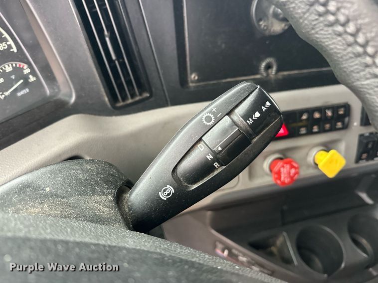 image for item EJ8480 2021 Freightliner Cascadia 126 semi truck