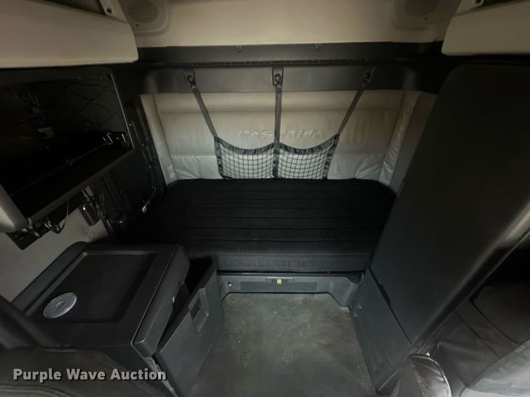 image for item EJ8480 2021 Freightliner Cascadia 126 semi truck