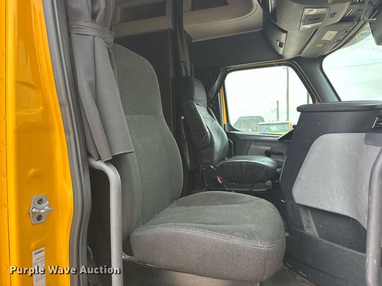 image for item EJ8480 2021 Freightliner Cascadia 126 semi truck