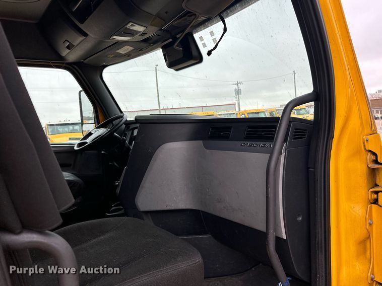 image for item EJ8480 2021 Freightliner Cascadia 126 semi truck