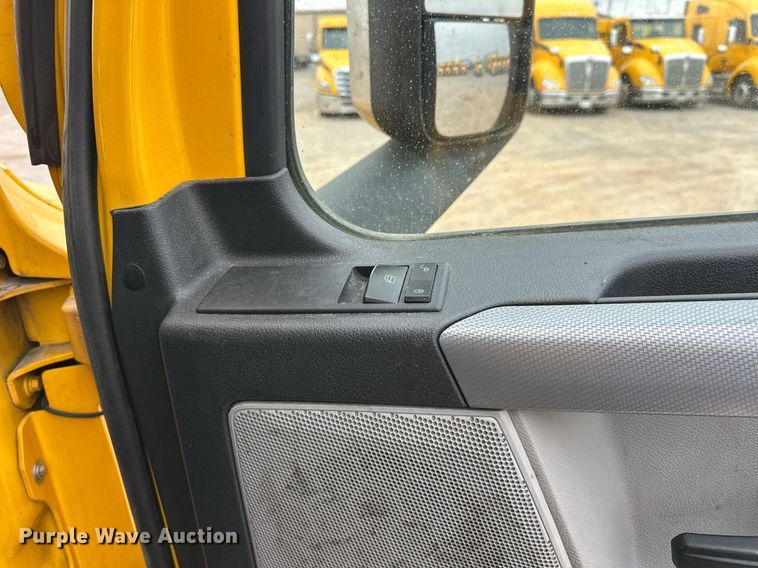 image for item EJ8480 2021 Freightliner Cascadia 126 semi truck