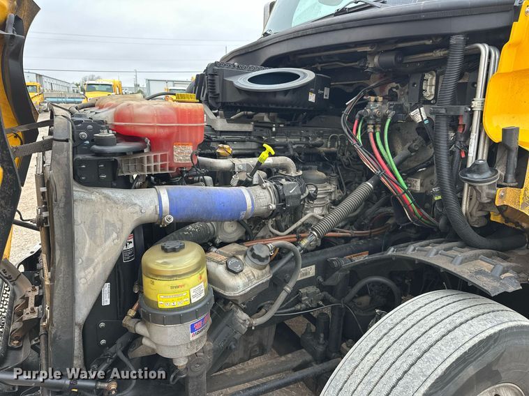 image for item EJ8480 2021 Freightliner Cascadia 126 semi truck