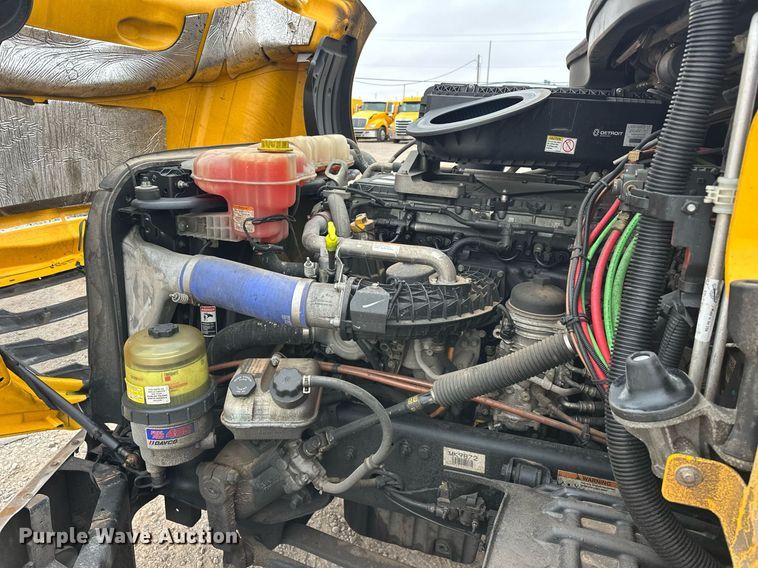 image for item EJ8480 2021 Freightliner Cascadia 126 semi truck