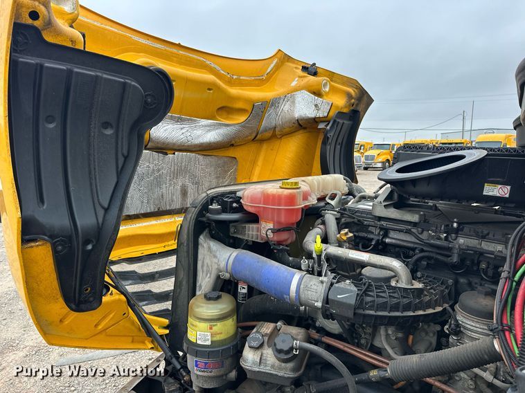 image for item EJ8480 2021 Freightliner Cascadia 126 semi truck