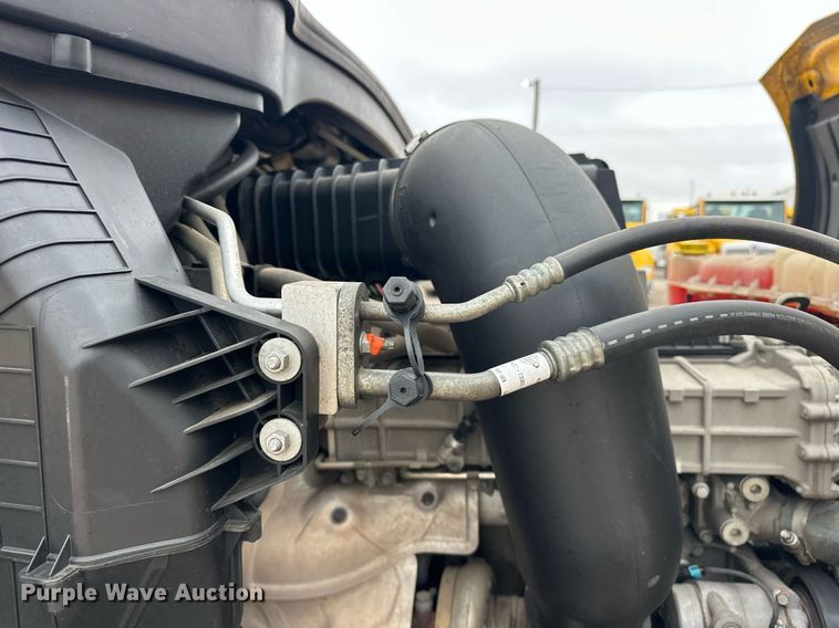 image for item EJ8480 2021 Freightliner Cascadia 126 semi truck