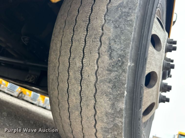 image for item EJ8480 2021 Freightliner Cascadia 126 semi truck