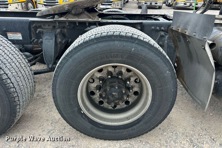 image for item EJ8480 2021 Freightliner Cascadia 126 semi truck