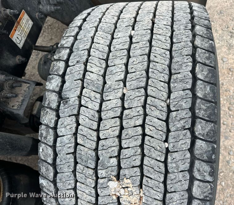 image for item EJ8480 2021 Freightliner Cascadia 126 semi truck