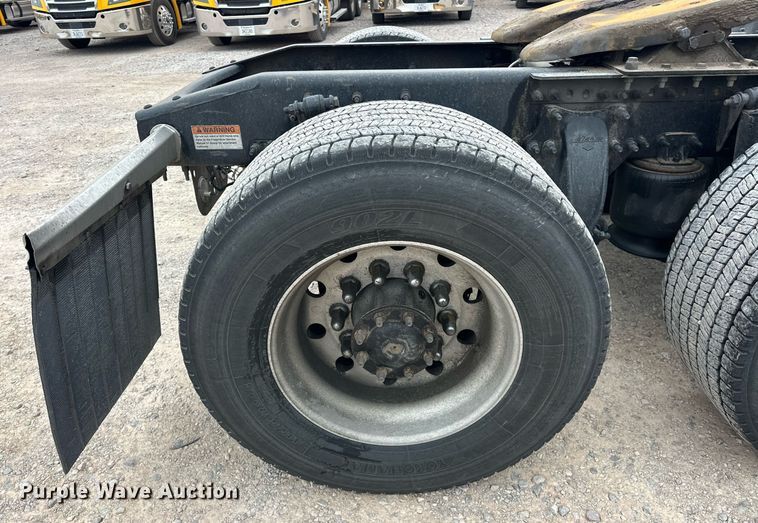 image for item EJ8480 2021 Freightliner Cascadia 126 semi truck