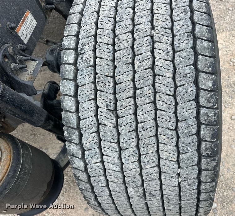 image for item EJ8480 2021 Freightliner Cascadia 126 semi truck