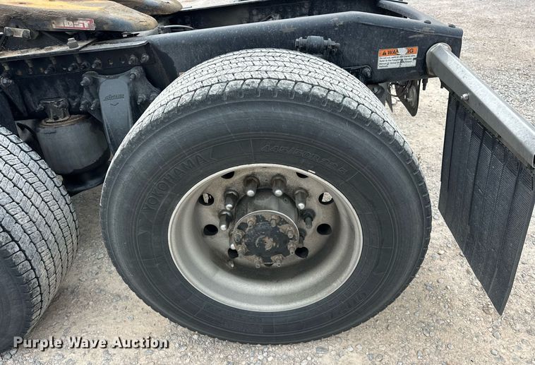 image for item EJ8480 2021 Freightliner Cascadia 126 semi truck